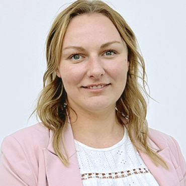 LydiaParsons370EmailSigHeadshot